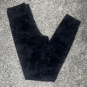 Lululemon Lulu Black Camo Leggings size 4